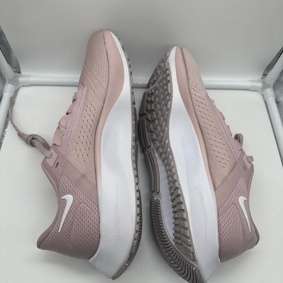 Size 11 Women’s- Nike Air Zoom Pegasus 38 Champagne - Picture 4 of 5